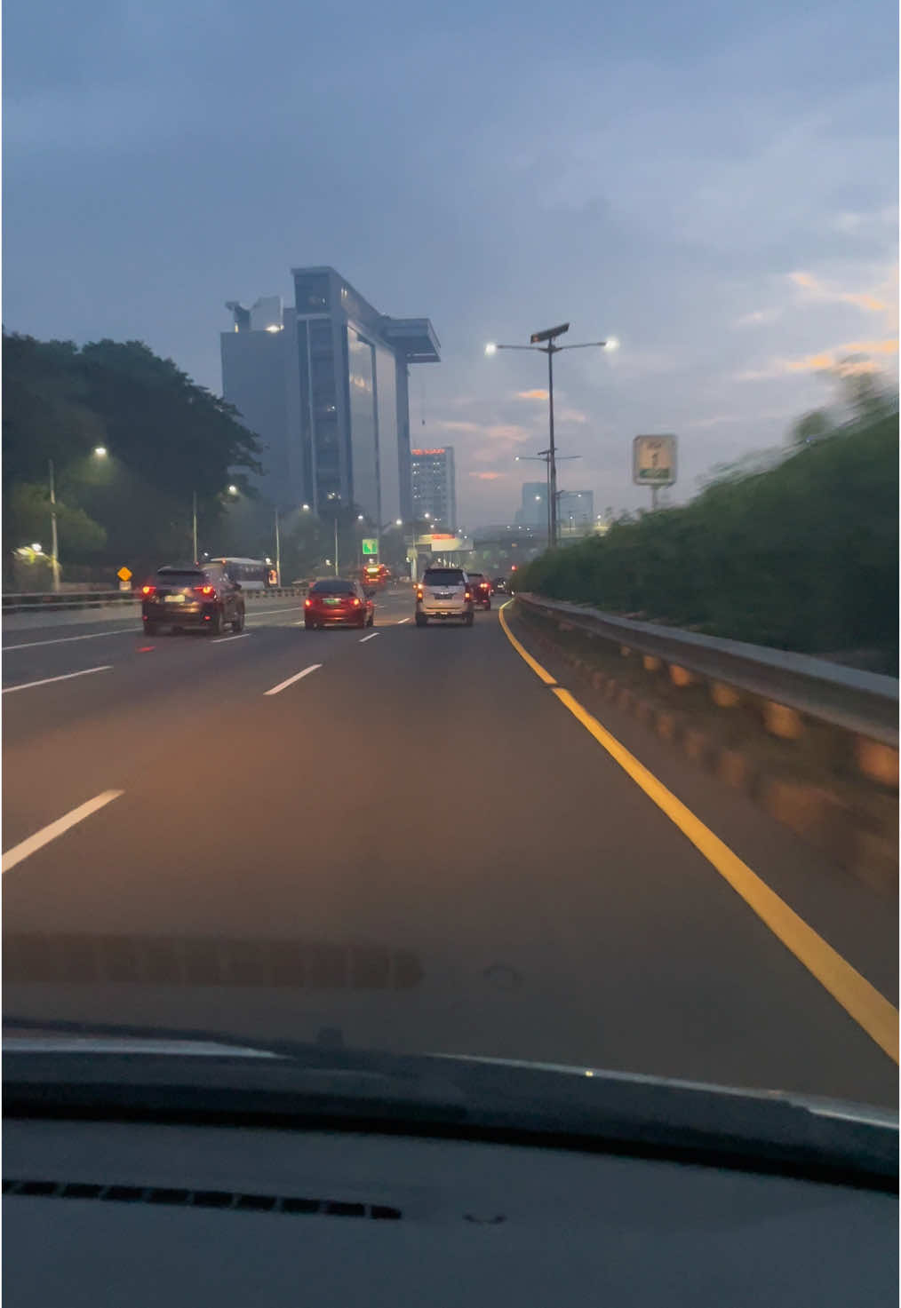Morning Drive Jakarta pagi hari ,lanjutan vt citylight #citylights #morningvibes #jakartaselatan #toldalamkota #stadium #mentahanvideo #sw #bahansw 