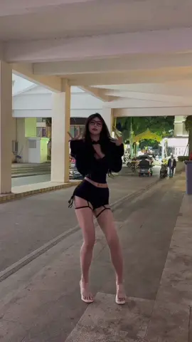 社牛系列停不下了😊 #扭一扭 #上推薦通知我 #制服 #制服ディズニー #流量回來ಥ_ಥ 