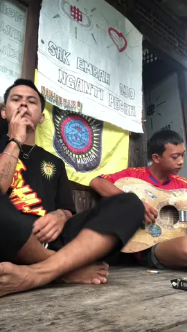 sak embah ojo nganti pecah ' pendekar sejati & mekarlah bunga terate ❤️💛🤝 @YOIKITOLEE💥 #pshw #pshwtm #stk #pshwkalimantan #yohanespshw #pshtpusatmadiun #pshwbanjarbaru #pshwkalimantan #penakseduluran #psht #sheduluransaklawase🤝 #fyp #foryou #foryoupage #lewatberanda 