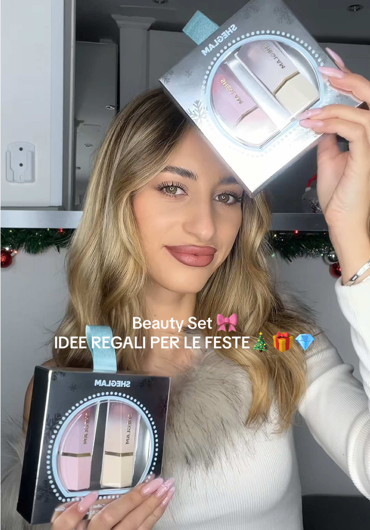 Le mie shade preferite dei Liquid Fam in due Set pensati per le feste🤍 Super carini per fare un regalo o farsi un autoregalo! Gli adesivi potete utilizzarli anche per decorare il vostro Festival Glow Set✨✨ @SHEGLAM #SHEGLAM #SHEGLAMLiquidfam #SHEGLAMBlush #SHEGLAMHolidayset 