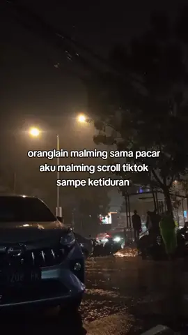 yang jomblo jangan keluar🤣#malming #storywa #fypシ゚ #beranda #foryouu 