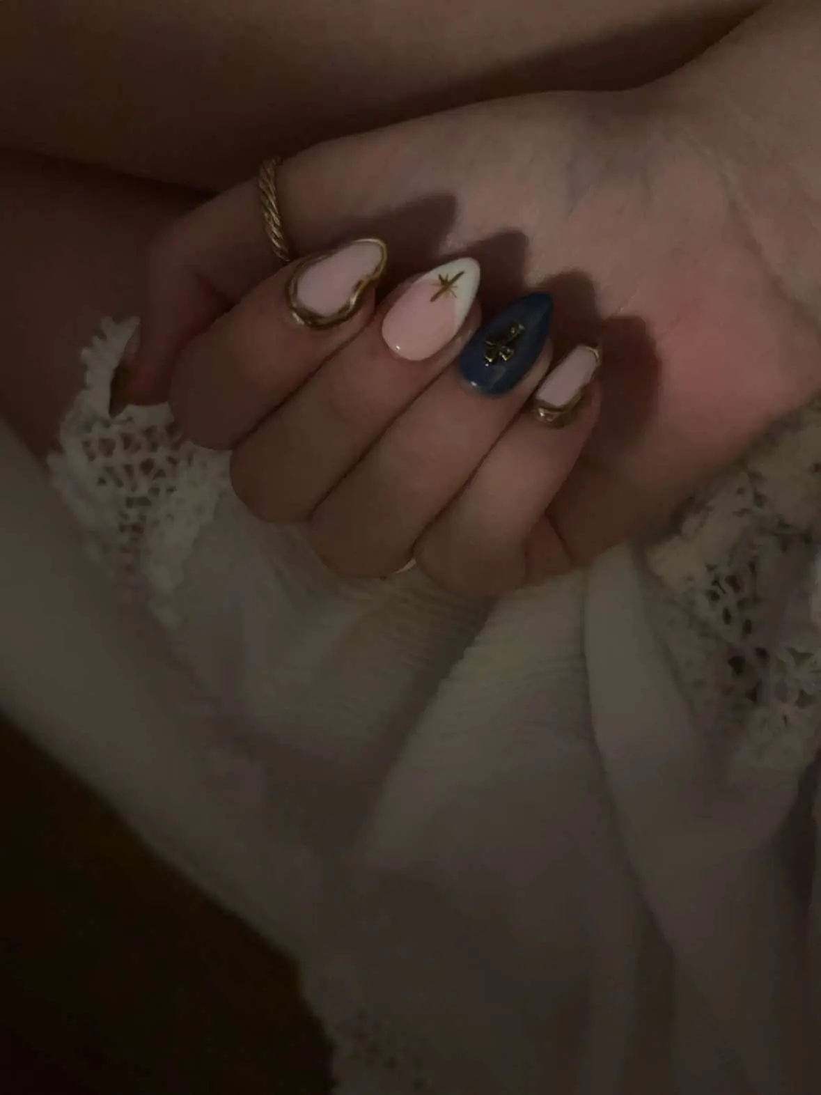 Inlove with the second picccc #fyp #creatorsearchinsights #slideshow #nails #curls #fyp #sophxx5111 #FYP 