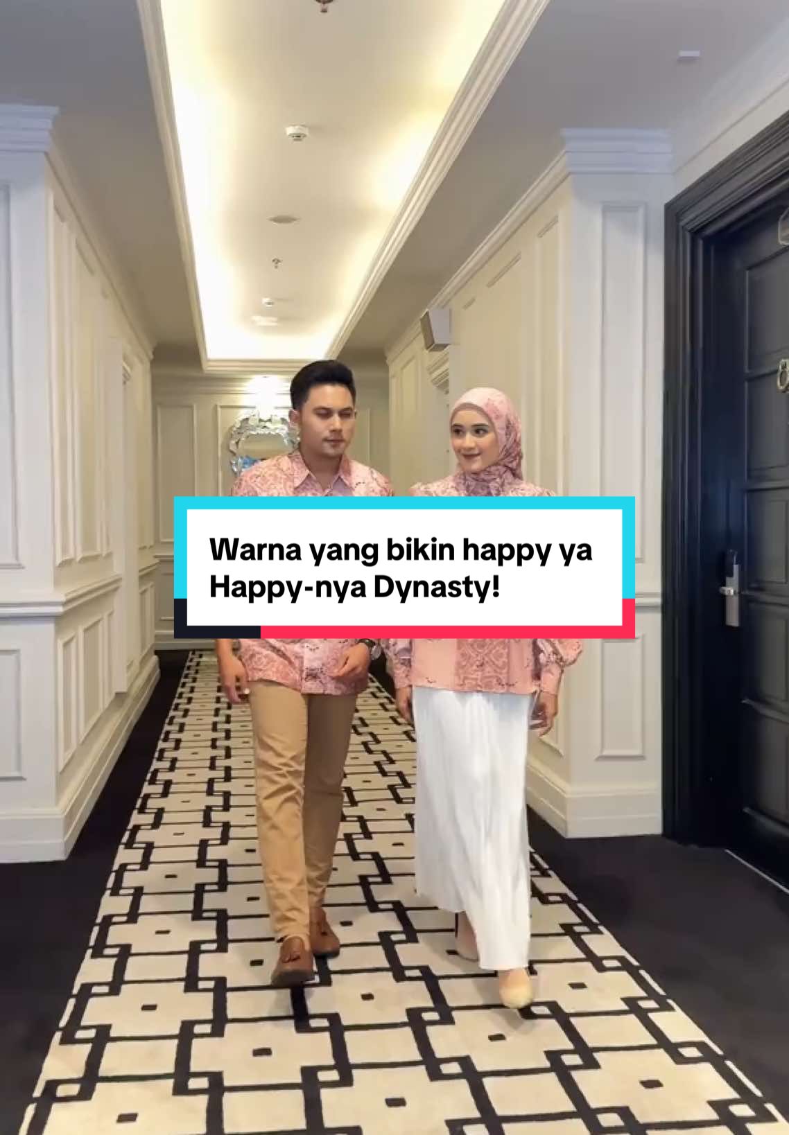 Siapa yang udah fix mau koleksi Dynasty Series warna Happy bareng keluarga? 😍 Ara jamin kamu gabakal nyesel kalo punya koleksi sarimbit Dynasty series ini! 🥰 #RayaWithArabelle #ExclusiveByArabelle #ArabelleScarf #DynastySeries