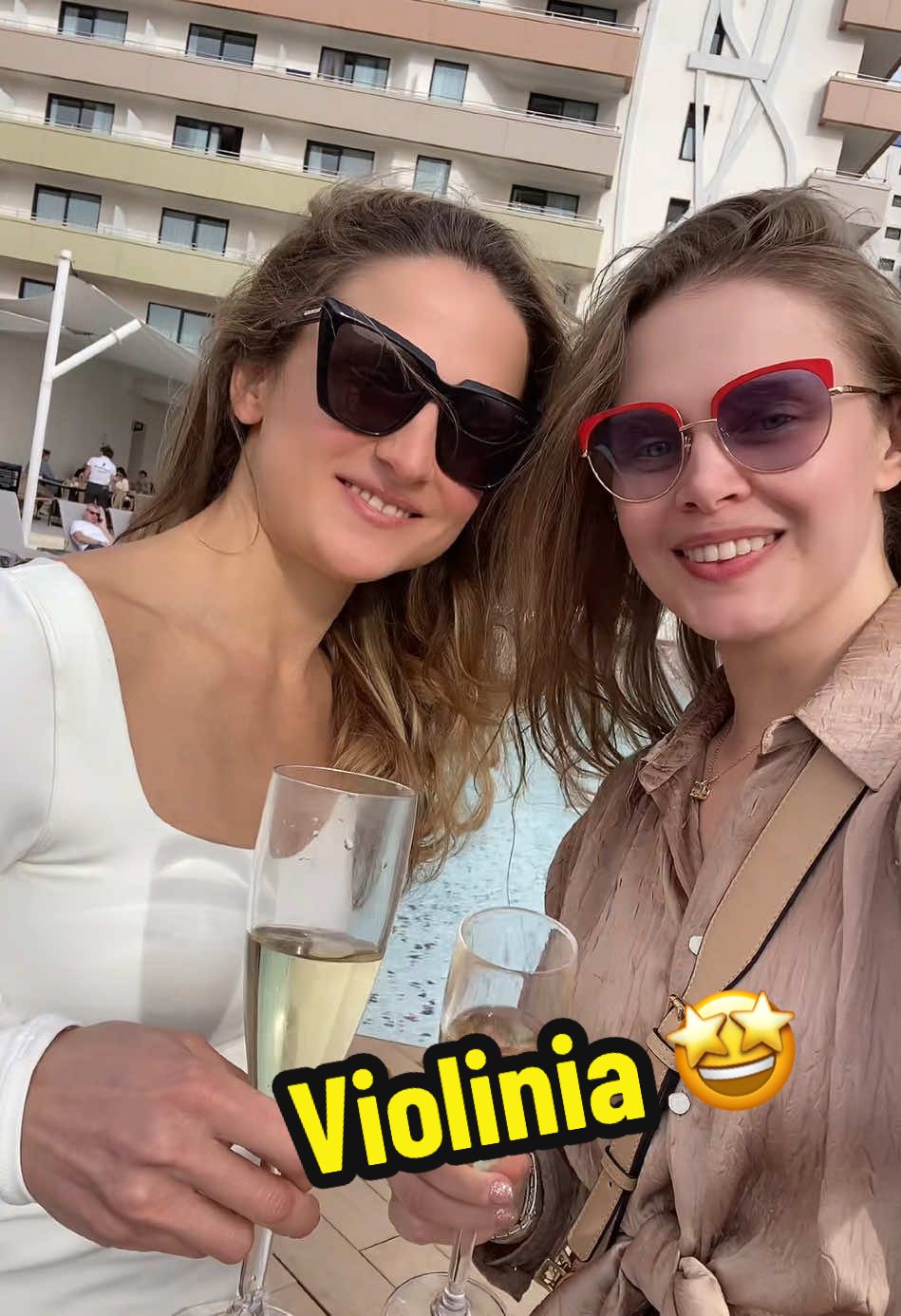 I flew to Tenerife to treat my neck😅 and finally meet my dear @ViOLiNiA 😻 