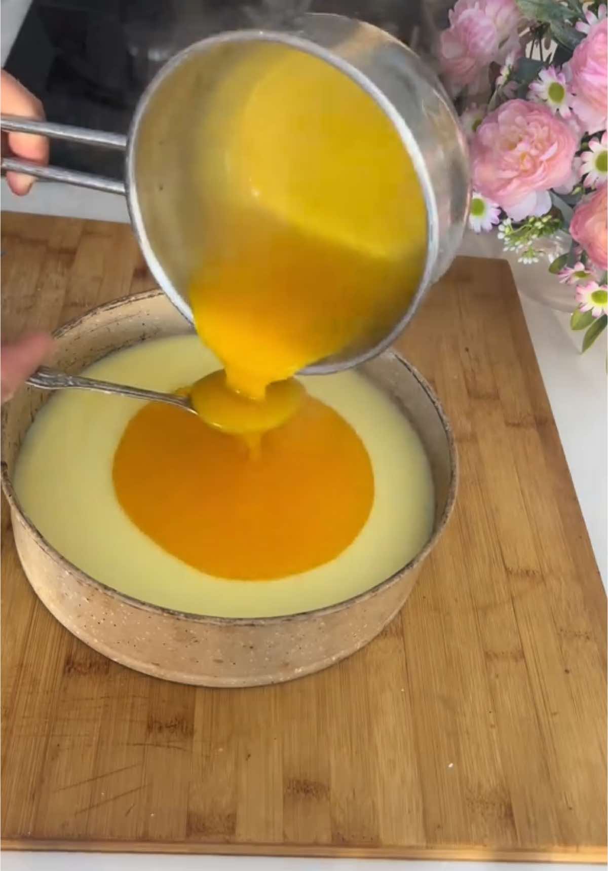 خطيييييرة وجديها فآخر لحظة ب2 حبات مندرين هذا وقتوو✋💯كلشي غيسولك عالمقادير💯#وصفاتي_اللذيذة😋 #وصفاتي_ناجحه_بشهادة_الجميع #المغرب🇲🇦تونس🇹🇳الجزائر🇩🇿 #كيك_طبقات_بارد  