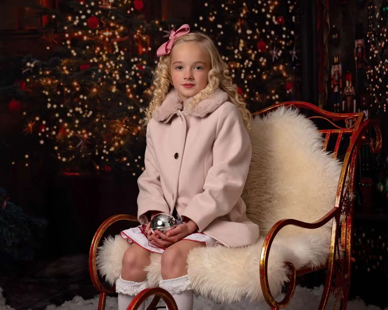 @𝐌𝐢𝐥𝐞𝐲🩶 loved this 13 now miss my photo shoot with santa i did this for 5 years ❤️🎄#santa #bestparentsever #fyp #bestchristmas #model #adverts 