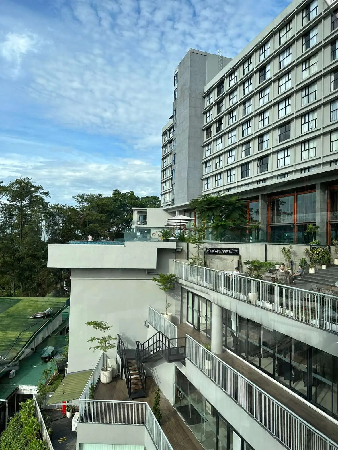 🎪Swiss-Belresort Dago Heritage 📍Jl. Lapangan, Jl. Raya Golf Dago Atas No.78, Cigadung, Kec. Cibeunying Kaler, Kota Bandung, Jawa Barat 40135 ⏰15.00 - 12.00 #swissbelresortdagoheritage #staycation #staycationbandung #hotelbandung #bandung #placetogobandung 