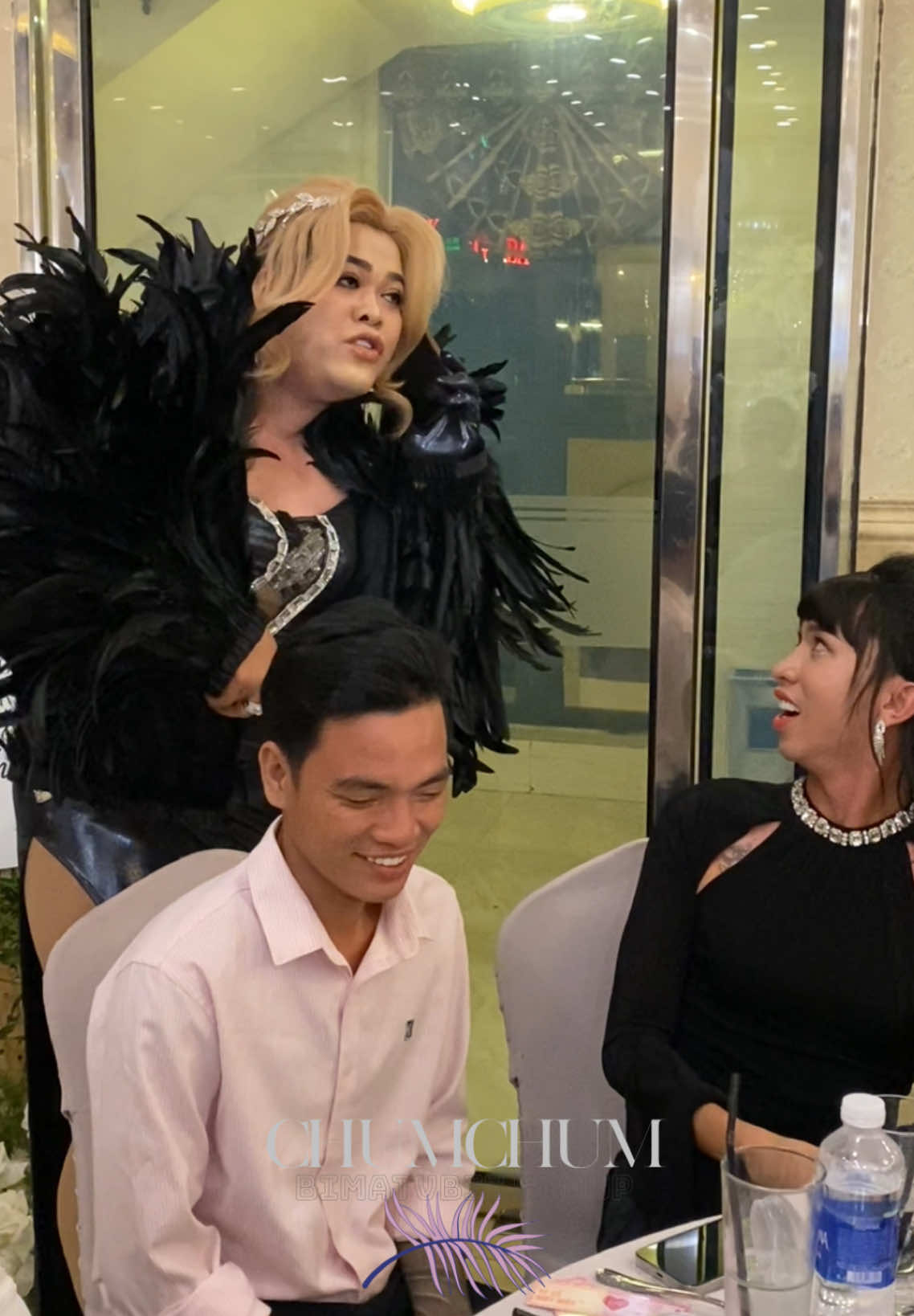 Tủn Cùi Bắp bất ngờ thay đồ khác, hội ngộ Vedette Vũ Thu Phương tại tiệc sinh nhật của Kim Xuyến #ChumChum #BimatVbiz #Thegioimodels #Lattungvbiz #TiktokGiaiTri #Globalem #kimxuyen #kimxuyenbychumchum #sinhnhatkimxuyen #tuncuibap #vedettevuthuphuong 