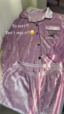 #pjs #pajamas #sleepwear #outfit #loungewear #nightwear #dealdrops #spotlight #tiktokmademebuyit 