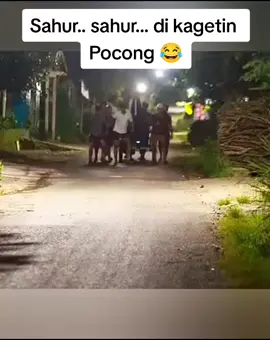 Sahuuur.. Sahuuuur... prank Pocong terngakak 🤣 #prankpocongngakak #prankpocong #fyp #prankpoconglucu #pocongterlucu #poconglucusampaingakak 