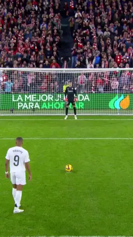 Penalty manqué par Kylian Mbappé #footballtiktok #realmadrid #mbappe 