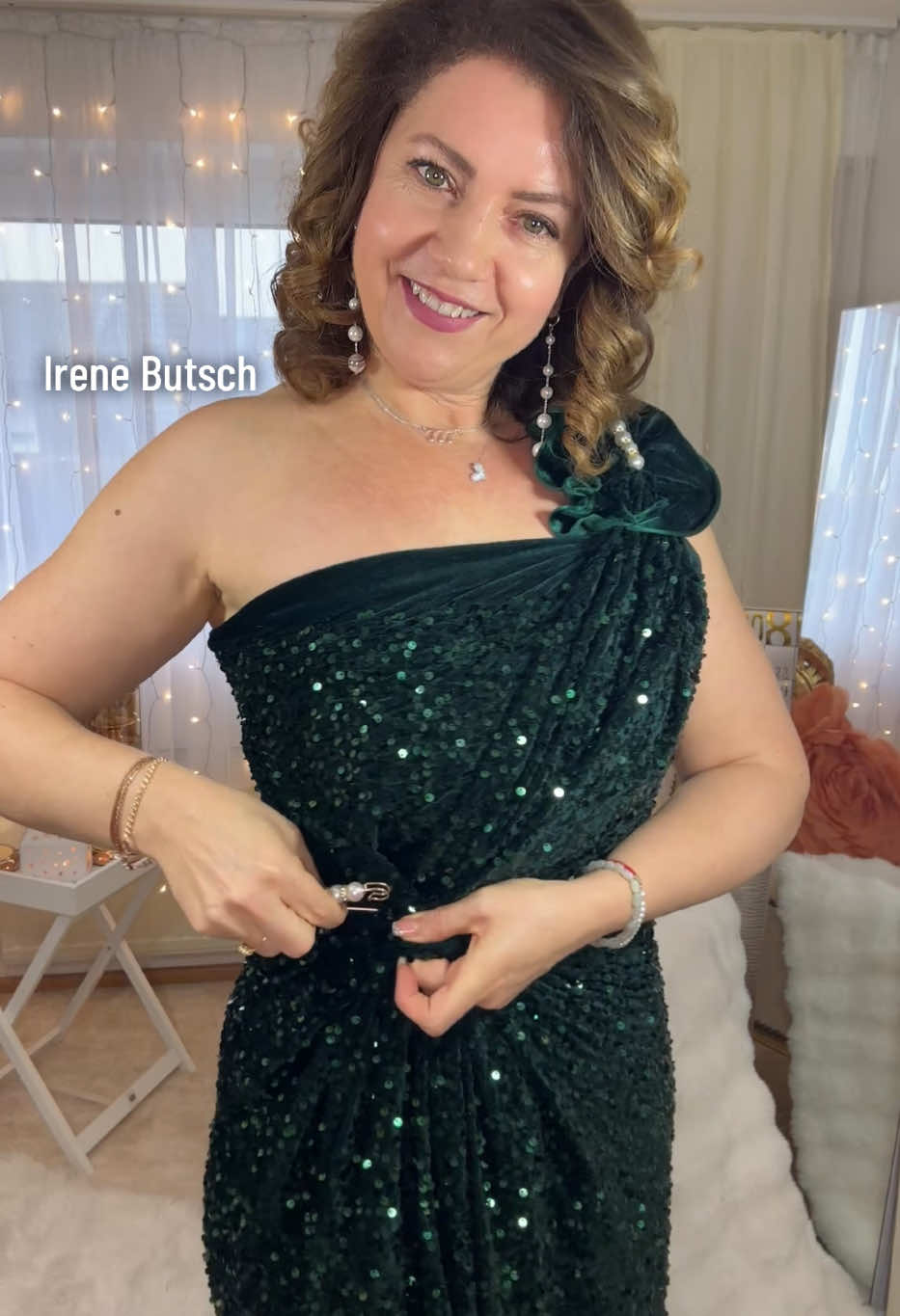 Fashion Irene Butsch #irenebutscht #fashiontiktok #fashionirenebutsch #fashionmodel #fashiontricks #fashiontips #ideenvonirenebutsch #irenebutschfashion #silvester #weihnachtsfest #dress #coesfeld 