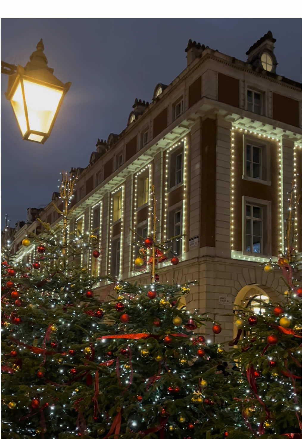 Covent Garden, London 🏴󠁧󠁢󠁥󠁮󠁧󠁿🇬🇧🎄💫🔔 #london #christmas #christmas2024 #coventgarden #xmas #explorelondon #fyp #foru #england #unitedkingdom #christmasinlondon #littlemix #forupage #foruyou #festive #christmastiktok #christmascountdown #chrismastime #december #noel #christmaslights #tistheseason 