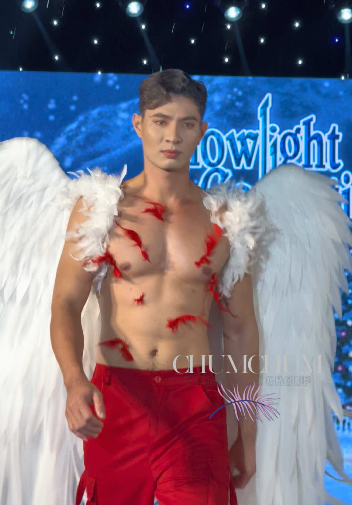 Phạm Văn Quốc với body cực cháy trình diễn cho NTK Vinh Quang tại White Fashion Runway 2 #ChumChum #BimatVbiz #Thegioimodels #Lattungvbiz #TiktokGiaiTri #Globalem #whiteFashionRunway2 #whiteFashionRunway2chumchum #phamvanquoc #NTKVinhQuang #ModelKid #ViverseEvent #AnKimMakeupArtist #MynhonMakeupAcademy #WhiteFashionShow2 #Chumchum #Lehoangminhnguyetnail #WhiteFashionRunway  #NovalandGallery #Snowlight #SacXuan 