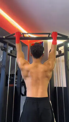 💯💪Learn the proper way to exercise safely and effectively to achieve the best results without injuries! In this video, we’ll guide you through essential warm-up steps, demonstrate how to perform exercises correctly, and share key tips to avoid overexertion or injuries. Whether you’re a beginner or a pro, these tips will help you improve your fitness and reach your health goals. Don’t forget to share this video with your friends and subscribe for more health tips #training #strength #trainfora #Fitness #flexibility #gym 