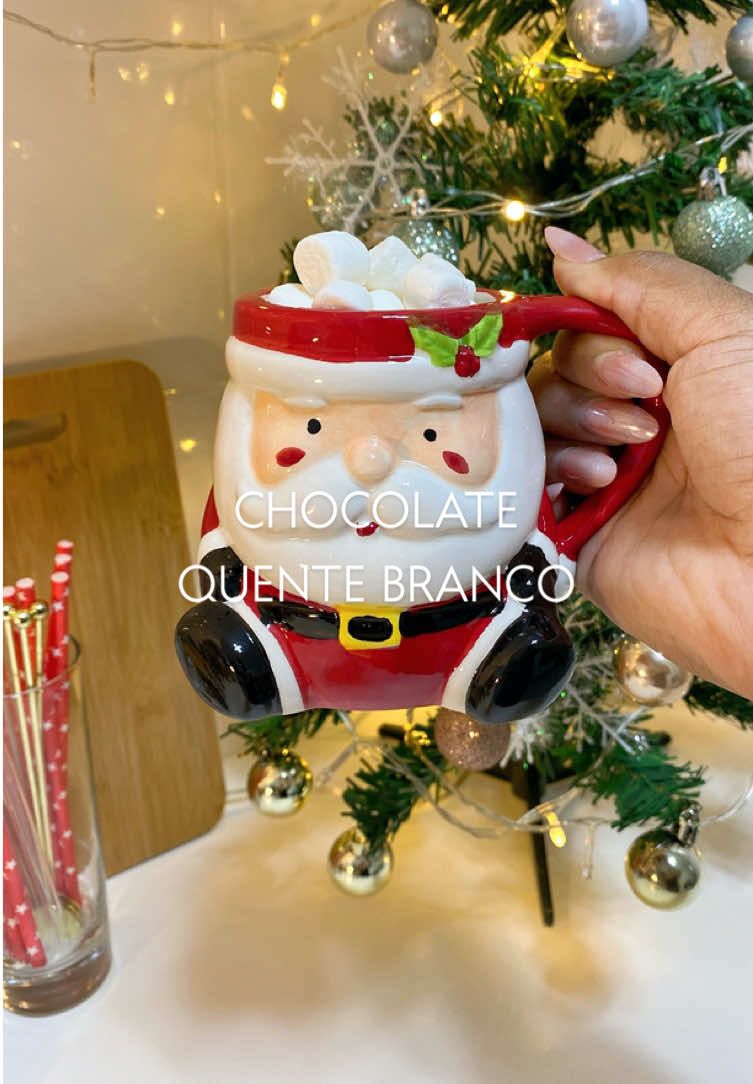 1° dia - Esse chocolate fica perfeitoooo !! Fica cremoso e leve ao mesmo tempo. Vocês precisam provar 🥰 Ingredientes : 80gr de chocolate branco 1/3 de caixinha de creme de leite 3 col sopa cheia de leite em pó 250ml de leite integral Marshmellow (opcional) Em uma panela adicione o creme de leite, o leite em pó e o chocolate bem picado. Em fogo baixo mexa sempre até dissolver tudo muito bem e virar um creme. Depois acrescente o leite integral e misture muito bem. Quando levantar fervura conte aproximadamente 6 minutos e pronto ! Deixe descansar 1 minuto antes de servir. Eu acrescentei o marshmellow pra ficar ainda mais cremoso mas é opcional !!  Consumo imediato . Rendimento : uma caneca de 200ml . Para maior porção, dobre ou triplique as quantidades. #satisfying #satisfatorio #receita #receitasimples #receitafacil #fyyyy #fyp #foryou #foryoupage 