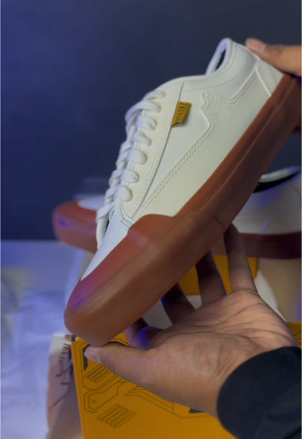 if u wanna know the name of the shoes,,, its call KASWI !!! #makerzmove #makerzindonesia #desember #sepatu #sepatukeren #tiktokfinds 