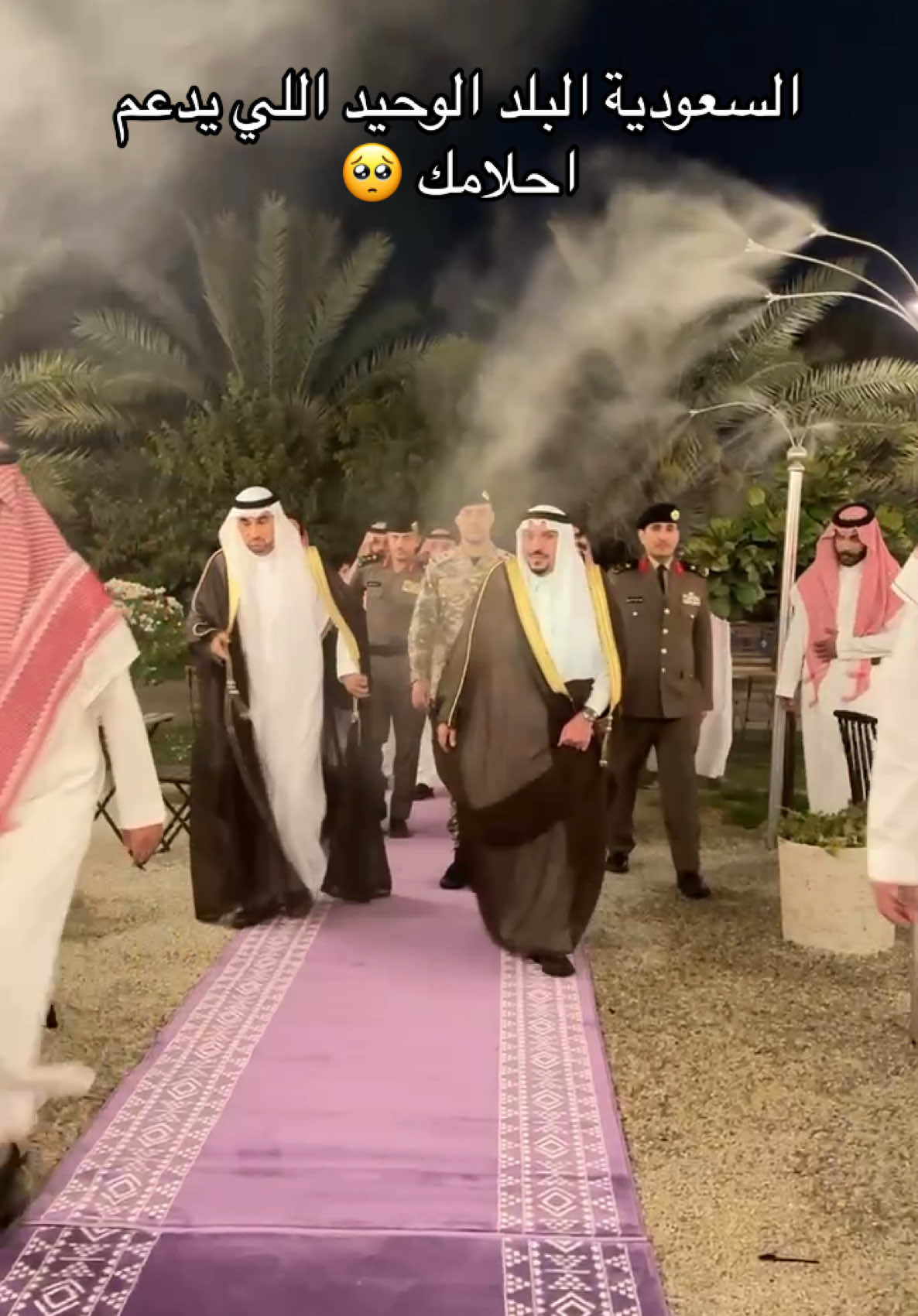 فتحت مشروع سياحي وزارني سمو أمير منطقة القصيم 😭 وبعد فتره زارني معالي وزير السياحة احمد الخطيب ونائبته معالي الأميرة هيفاء آل سعود. ممتنة لوطني العظيم الداعم ♥️ مشروعي: مزرعة اكتوبر 