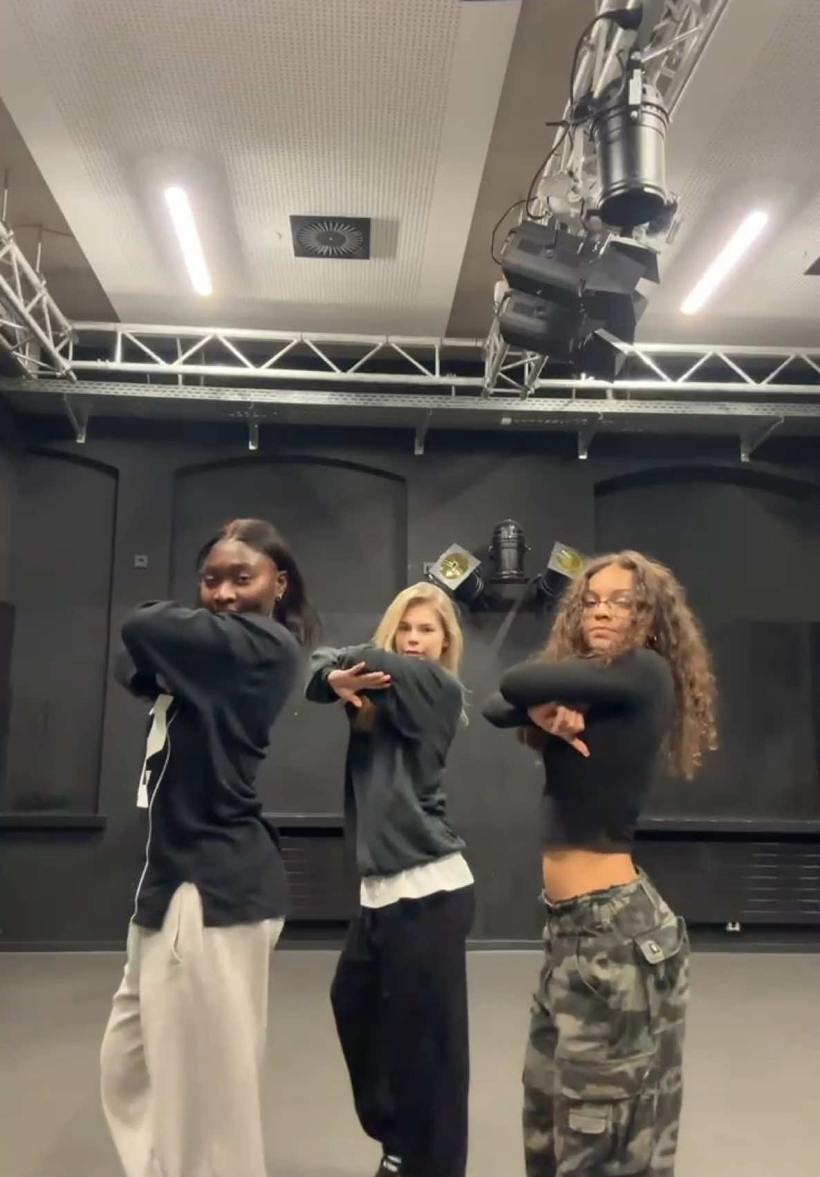 again😝 | dancers: @melanie.br @lenaaa @bębęw | dc : @Zoe Baptiste 🔥 @Tyla #push2start #push2startchallenge  #dance #dancechoreography #dancestolearn #dances2024trends #hiphopdance #dancing #dancetok #hiphop #hiphopdancing #hiphoptok #crew #offmask #hiphopdancecrew #dancinghiphop #dancecrew #hiphopcrew