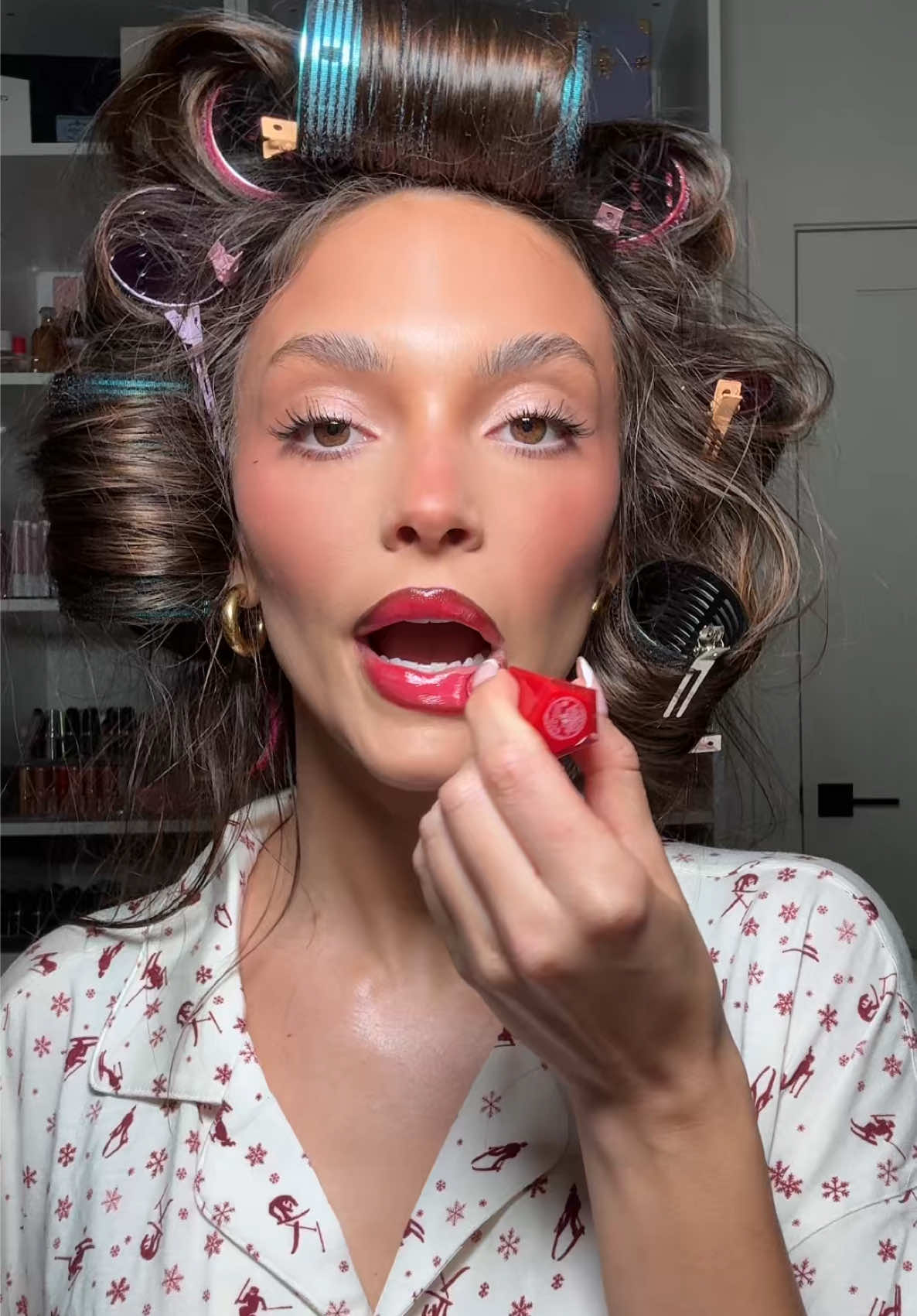 loves a holiday glam 