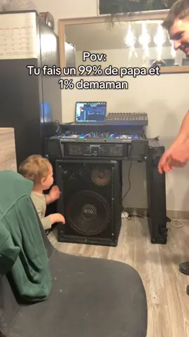 Un enfant déjà teufeure 😂😭 #babyboy #boy #baby #babylove #babytiktok #teuf #danse #humour #drole #amour #for #foryo #f #pourtoi #pt 