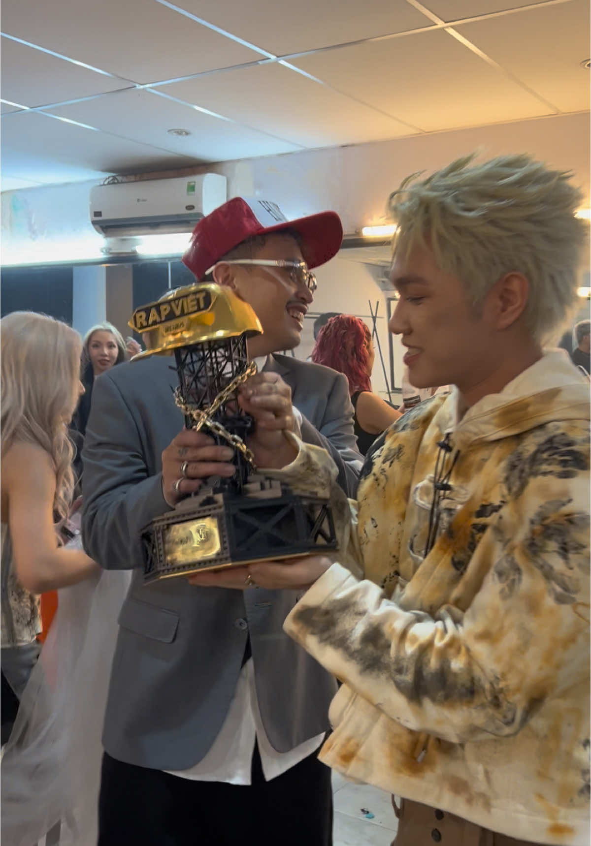 Chúc mừng chúng ta, chúc mừng Underdogs #captainboy 