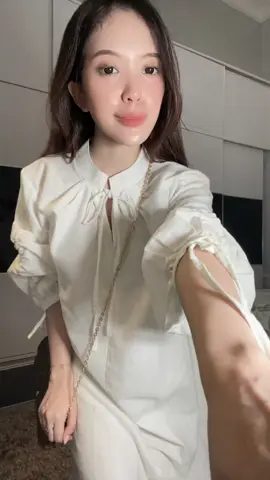 wearing broken white dress 🤍 #mariee #dress #gamis #outfit 