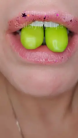 ASMR Satisfying Eating Rainbow Bullet Candy #asmr #asmreating #satisfyinglips 