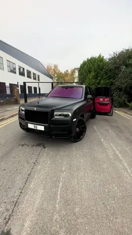 Name a better colour combo? Black Badge Rolls Royce Cullinan with red interior. #fyp #viralvideos #rollsroyce #explore #cullinan #carslover #carrental #london #cars 