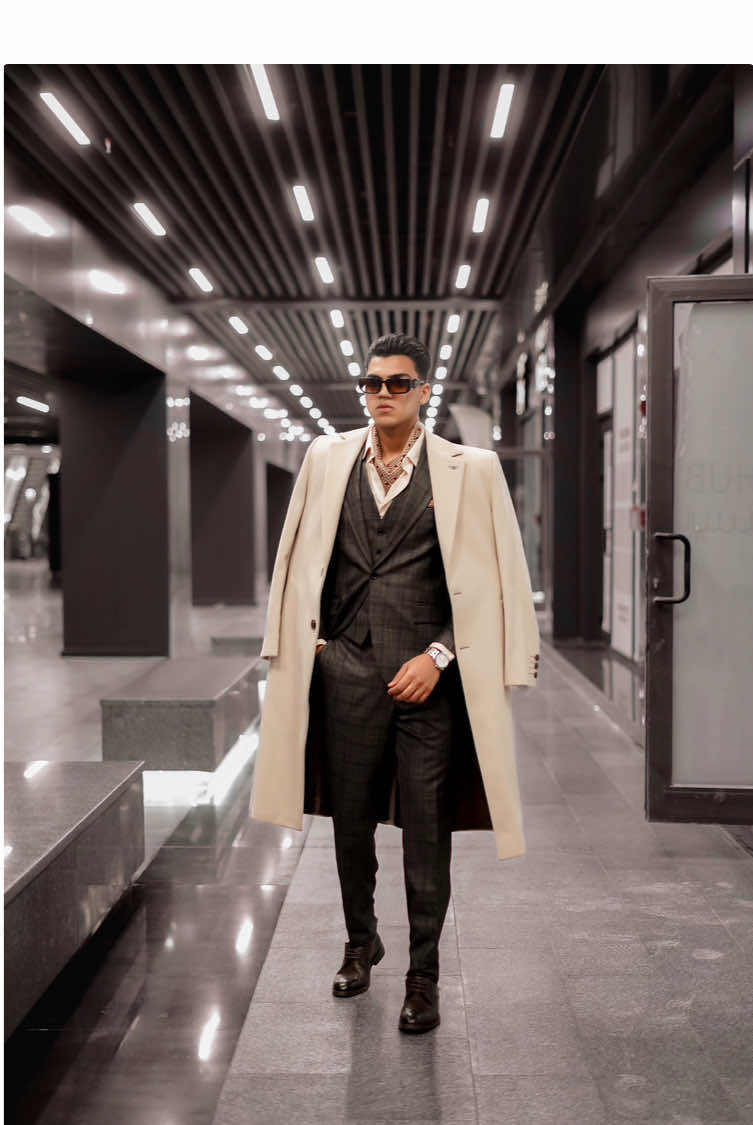 Winter Outfit 2024 ❄️✨ Formal Style for Men 🕶️ Classic suit with long coat – perfect for winter vibes and a stylish look. #موضة #ستايل_رجالي #تنسيق_ملابس #أزياء_شتوية #WinterOutfit #بدلة_رجالي #ستايل_شتوي #موضة_2024 #أناقة_رجال #MenStyle #FashionForMen #ClassicStyle #OutfitIdeas #FormalWear #winterlooks 