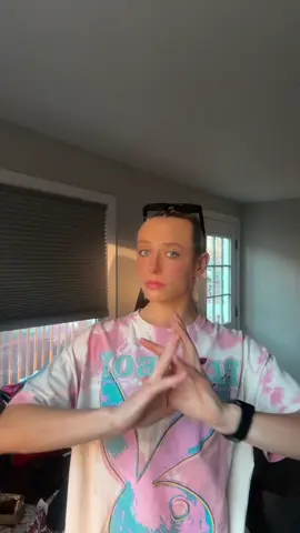 I cant stop singing this… help. Also why did I think the glinda hands in the beginning were going to help lol wtf #wicked #defyinggravity 