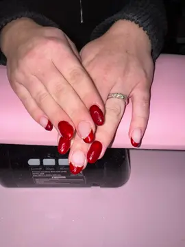 When you convert your client to almond shape AND we get to use glitter!! @nailorder  Short almond Xtensions infill Louby Louby Glitz @HONA  Risqué  #wintervibes #christmasnails #christmasnailart #frenchnails #nailorder #glitter #glitternails #rednails 