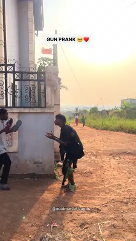 GUN PRANK 😂😂😂 try not to laugh 😂😂😂#viral #fyp #trending #goviral #foryou #viralvideo #trendingvideo #madman 