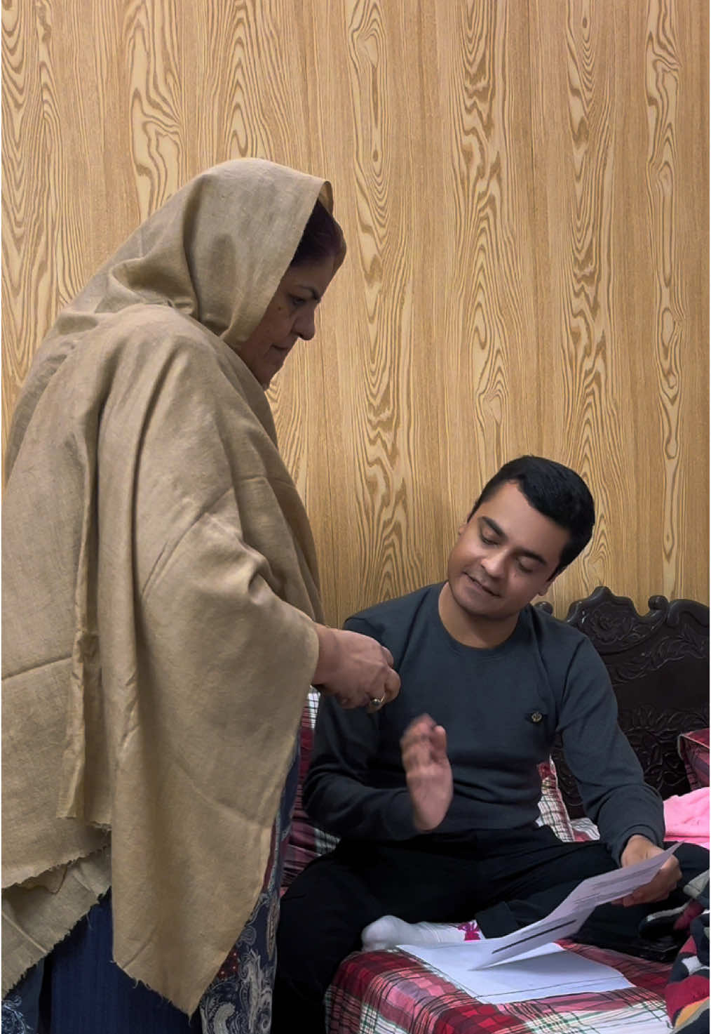 Mama k mood swings 👀 #rjameerhamza #mother #pakistan 