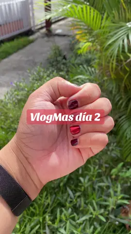 Vlogmas día 2 🎄 Día de manicura 💅🏻 Mi amiga Sara de Nail.Oasiis me hace siempre mis uñitas y me encanta. Esta vez elegí algo neutral pero con brillitos. Aun no se que ponerme en navidad ¿Tu ya tienes tu outfit?#bootcampuntalfredo✨ #vlogmas2023 #Vlogmas 