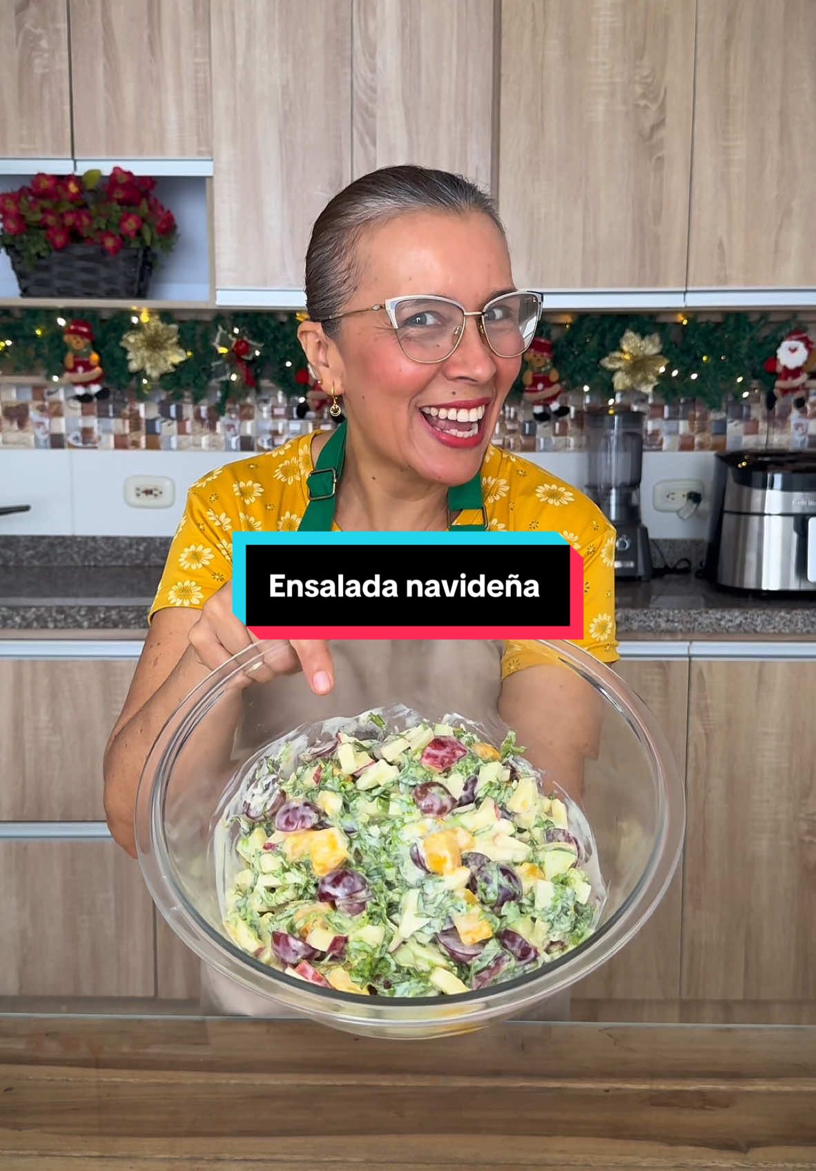 Ensalada navideña 🥗 la que mas se comé en diciembre 😏😋  #viral #Receta #cocina #ensalada #fruta #diciembre #navidad #cena 