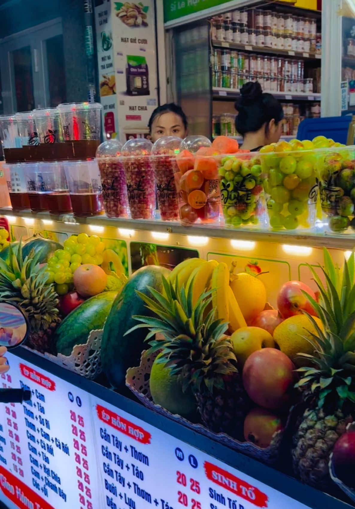 Flex quầy trái cây ê hề nhà nước ép cô Quỳnh 