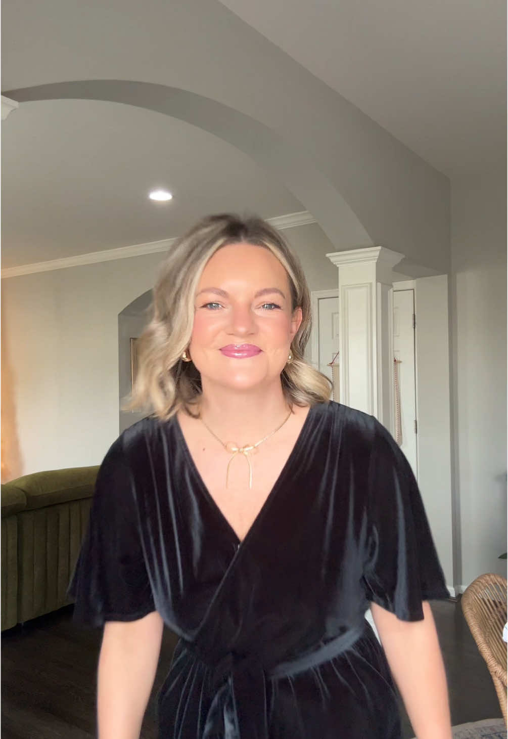 A classic black holiday look! #MomsofTikTok #holidaylook #fashiontiktok #ootdinspo 