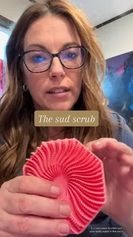 If you have bunps on the back of your arms, acne, or any kind of skin irritation, this antimicrobial sud scrub is a game changer! #sudscrub #bodyscrubber #exfoliant #antibacterial #bath #suds 