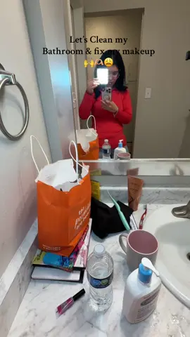 Much better now  #fyp #fypシ #CleanTok #cleaning #cleanwithme #organize #organizewithme #makeup #vanityorganization #vanitysetup #organizing #ltinacontentcreator #latinacreator #creator #smallcreator 