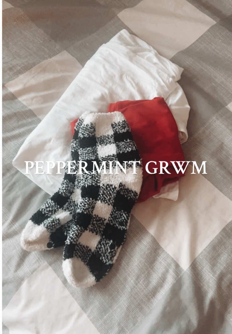 Peppermint grwm ❤️🤍❤️🤍 #christmasgrwm #christmastok #christmas #candycane #peppermintgrwm #grwmroutine #getdressedwithme #outfitinspo #christmasoutfit 