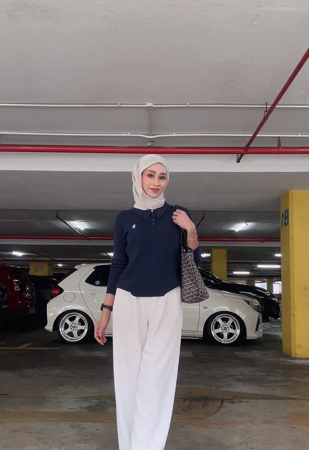 another day another rachunnn white pants🫶🏻yang penting tak jarang✨ #outfitideas #whitepants #seluarslack #palazzo 
