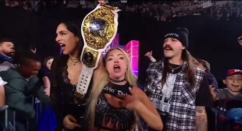 MAMI SHOWED UP 🖤💜💪🏼#WWE #rhearipley #mamirhearipley #fyp #iyosky 