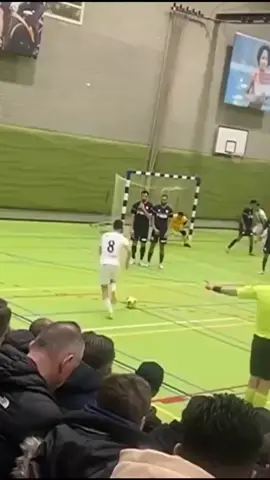 Ningún arquero saca eso. #gol #golazo #tirolibre #falta #angulo #pegada #futbol #futbolsala #futsal #futbol5 #fut5 #football #tgf #tgfuy #todogolof #todogolofuy 