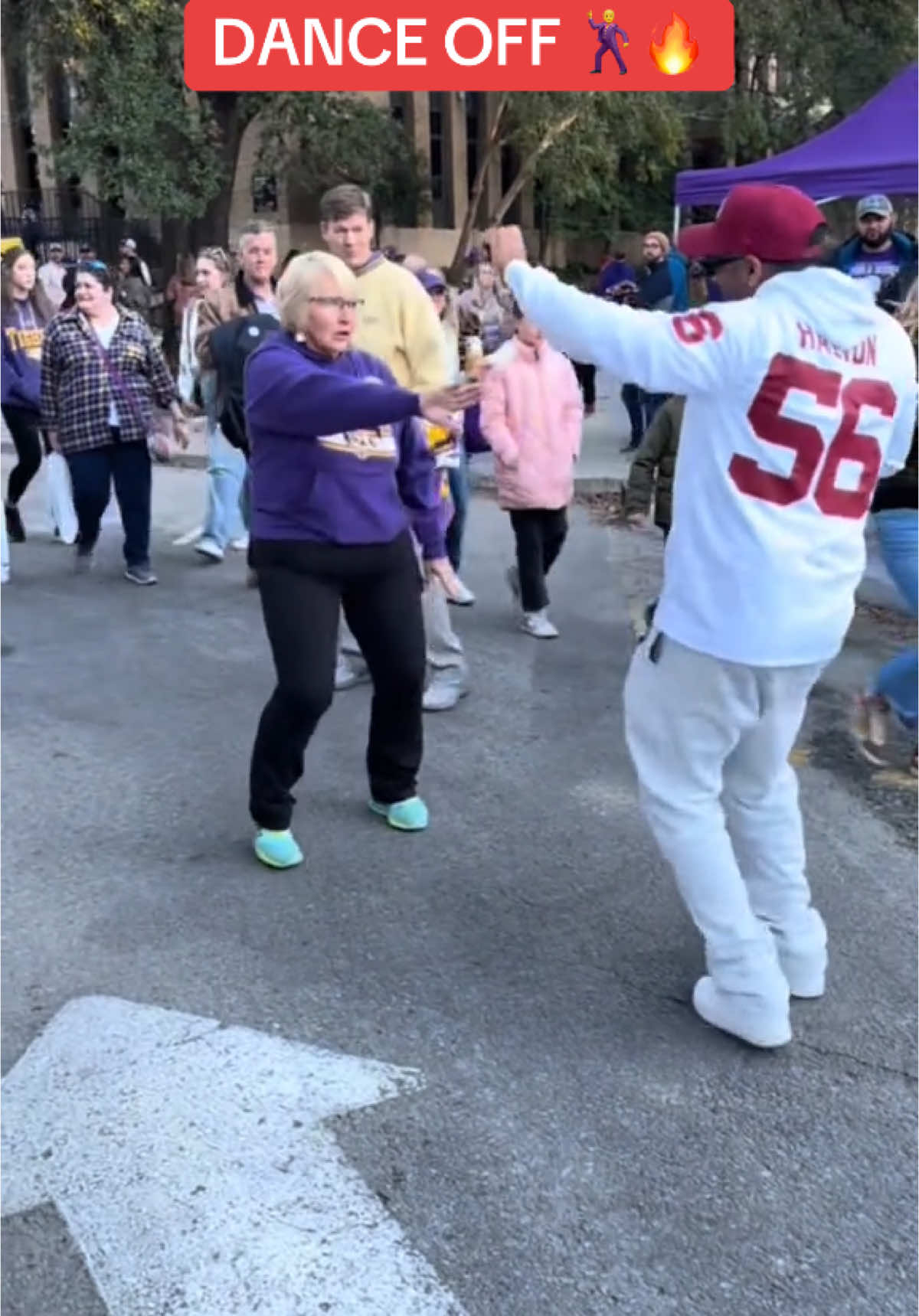 They were getting down! 🙌 #fyp #explore #CollegeFootball #cfb #collegefootballtiktok #football #footballtiktok #dance #lsu #lsufootball #oklahomafootball  (via @olitaylormade)
