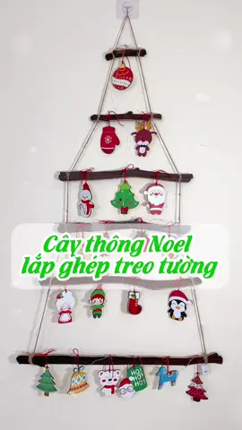 Nếu bạn đang tìm một cây thông Noel vừa độc đáo, vừa tiết kiệm diện tích mà vẫn đầy đủ không khí Giáng Sinh thì đây chính là giải pháp dành cho bạn 🥰 #noel #giangsinh #giangsinhvuive #caythongnoel #caythongnoeldeban #christmastree #christmas #decornoel #taphoabacha 