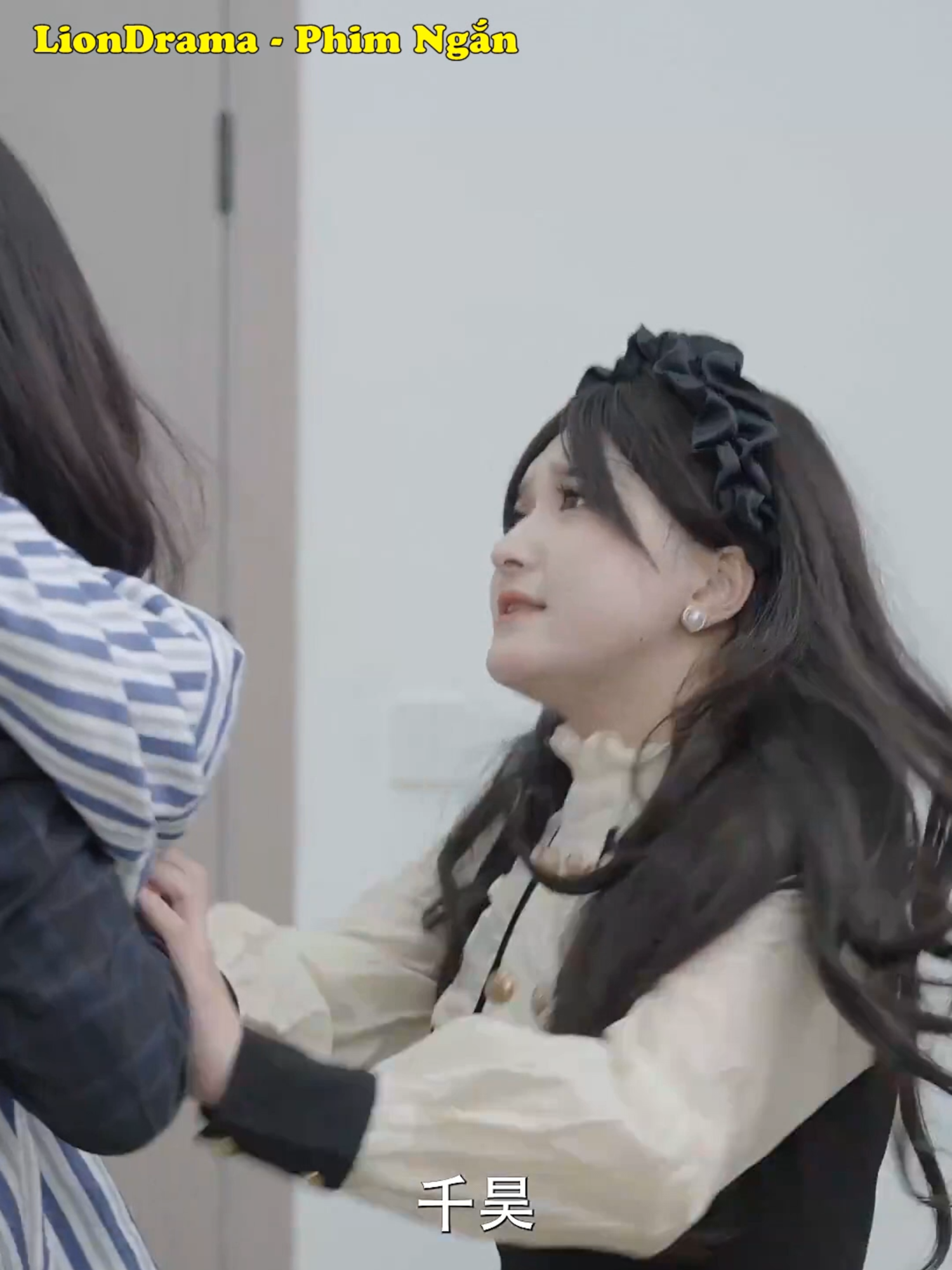 Cô gái mưu mô trả thù khi thấy sự quan tâm của tổng tài dành cho cô nhân viên ! #Liondrama_phimngan #reviewphim #phimngan #phimtrungquoc #Tongtaibadao #phimcotrangtrungquoc #phimlongtieng #tongtai #xuyenkhong #phimhaymoingay #phimngontinh #phimhay