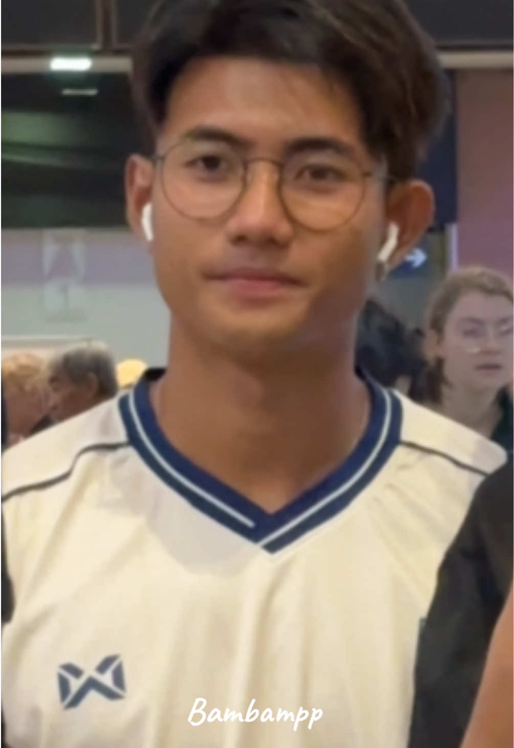 เดินทางปลอดภัยคับ หนุ่มแว่นที่จริงใจ🇹🇭🩷🔥 #ศุภณัฏฐ์เหมือนตา #แบงค์ศุภณัฏฐ์ #suphanatmueanta #ฟุตบอลทีมชาติไทย #changsuek #fyp #ฟีดดดシ 