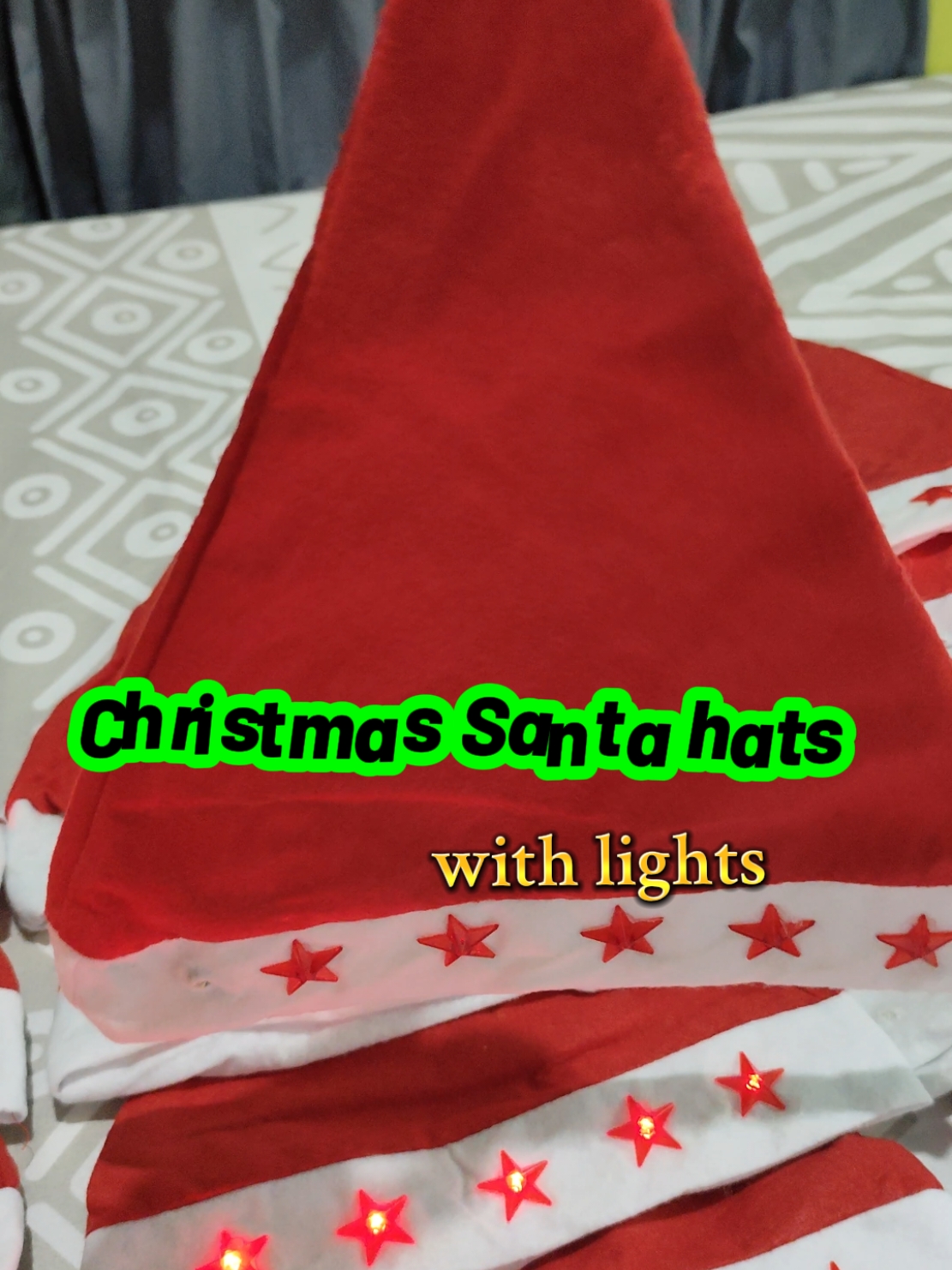 Murang Santa hats with lights para sa mga Christmas ganaps nyo ngayong December  🤩✨🎄 Super affordable 👌💯 #santahats #christmashat #boost #fypシ #fypage #supportsmallaffiliates 