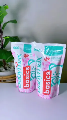 Yuks pakai Babymax Basics Detegent untuk nyuci baju Si Kecil. Bebas SLS dan bebas Paraben jadi aman untuk kuli Si Kecil juga nggak bikin kukit Ibu jadi kering, pecah atau terkelupas ☺️🩷. Hemat bgt lho cuma 60ribuan udah dapet kemasan 900ml 🥰. @Babymax Family  . . . #BabymaxBASICS #NaturalItuHarus #detergentbaby #sls #slsdetergent #tipsbunda #babymax #babymaxdetergent